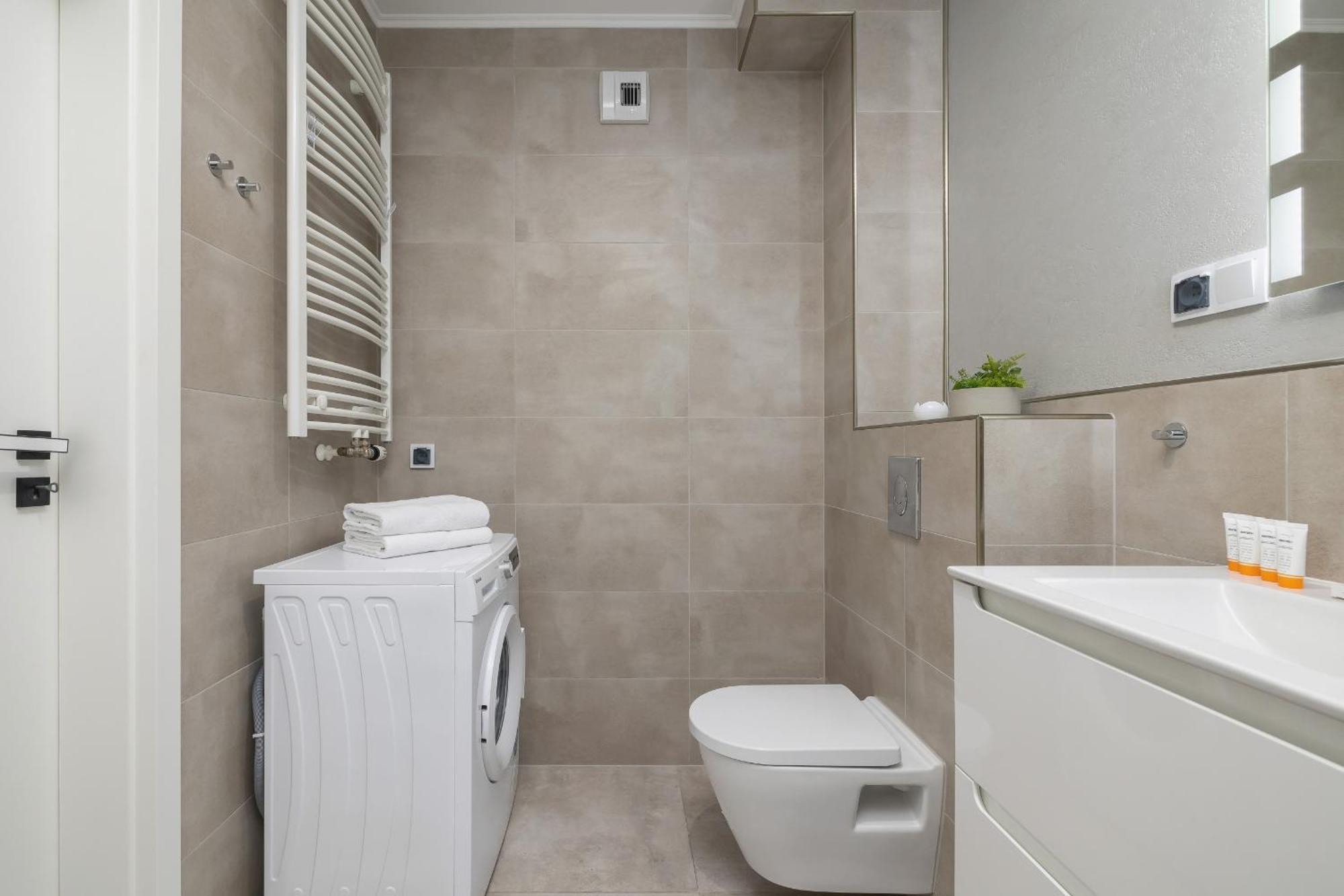 Apartment Dabska With Terrace & Parking By Renters Krakow